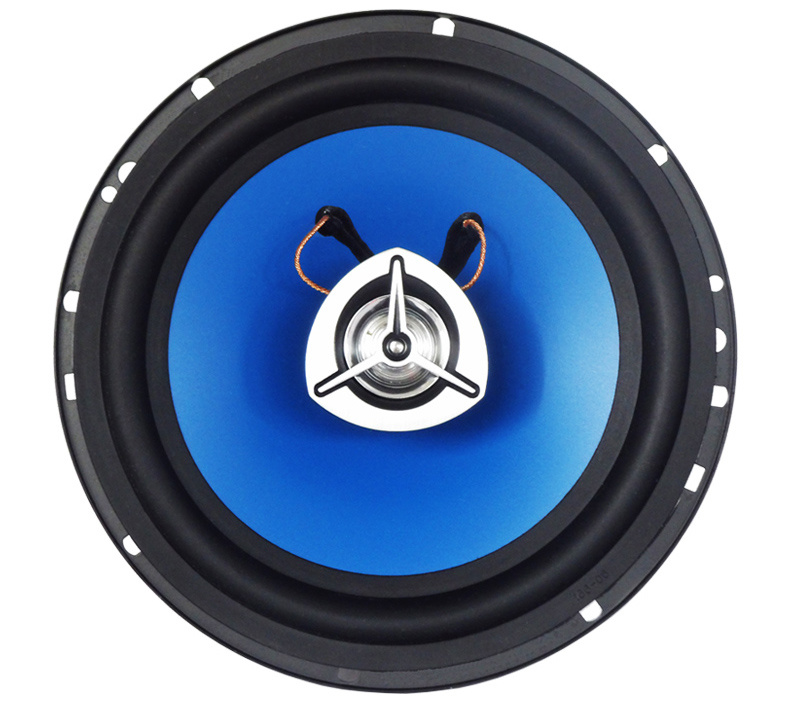 динамик автомобильного усилителя