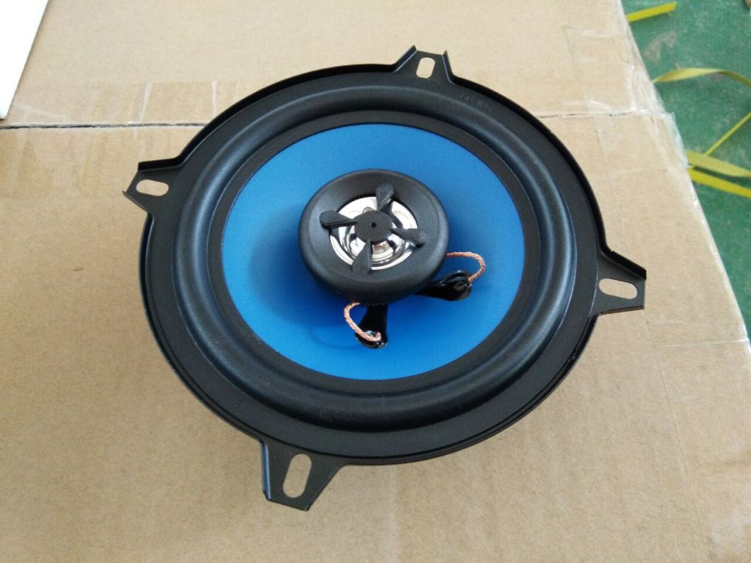 alto-falante est&eacute;reo do carro